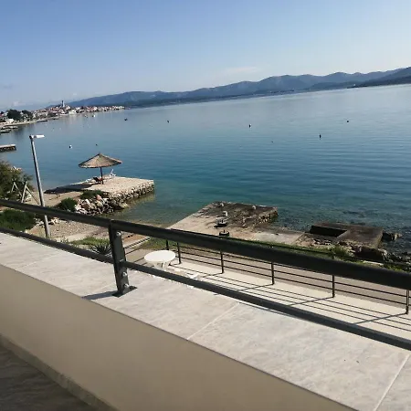 Delfino - Uz Betina (Sibenik-Knin)